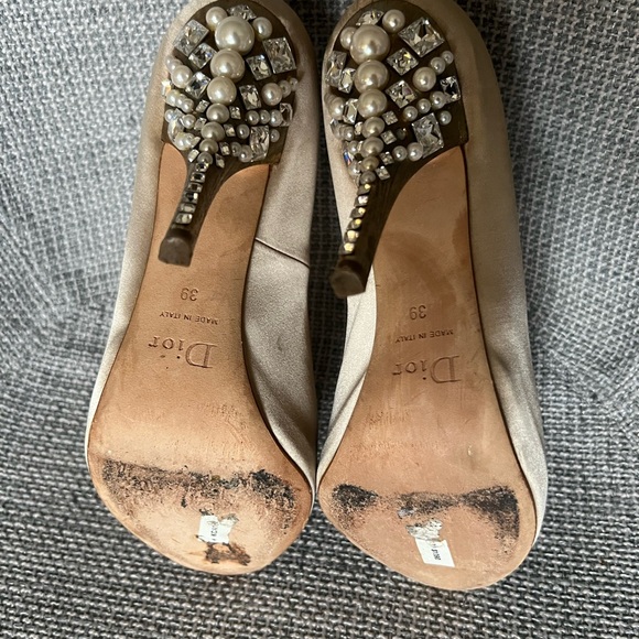 Authentic Dior open toes, nude high heels adorned with pearls and cyrstals. - Picture 3 of 4